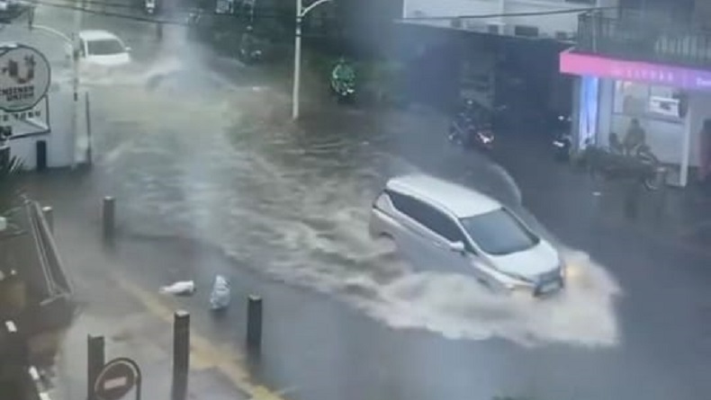 Jakarta Hujan Deras, Kemang hingga Ceger Tergenang Banjir