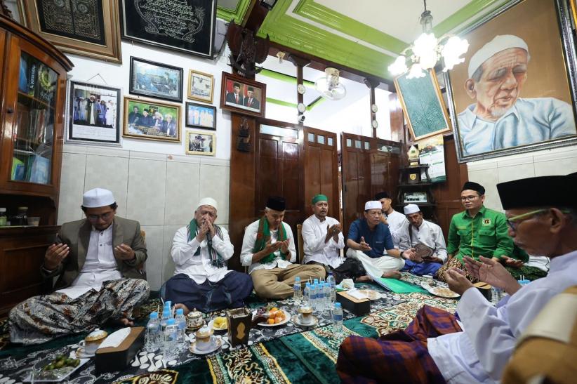 Ganjar Sowan ke KH Abdullah Ubab Maimoen, Minta Doa Agar Pemilu Berjalan Lancar - Bagian 3