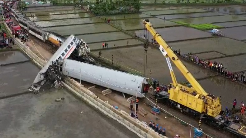 Pengakuan Korban Selamat Tabrakan Kereta di Bandung: Pertama Dengar Suara Keras