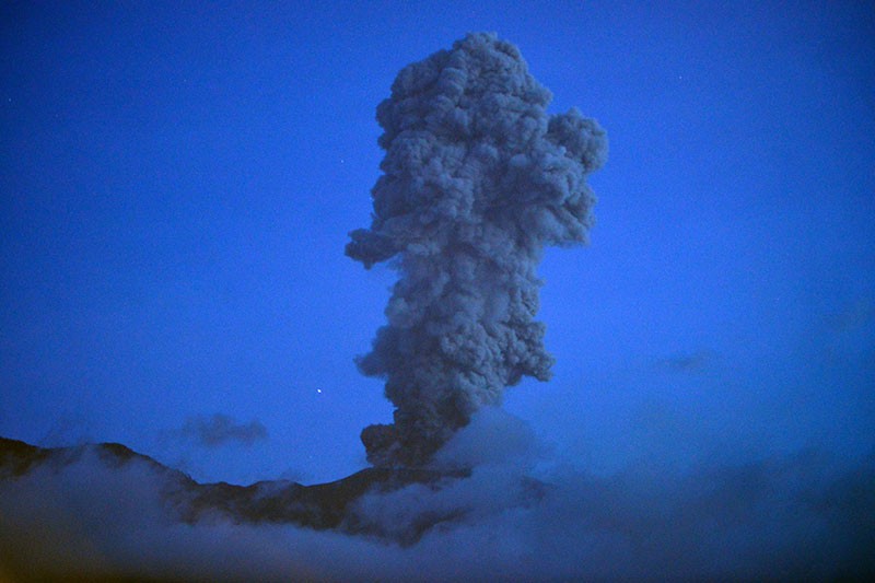 Gunung Marapi Kembali Erupsi, Keluarkan Abu Vulkanik hingga Membubung Tinggi - Bagian 1