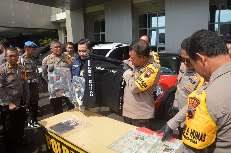 Polda Jateng Ungkap Sindikat Penadah dan Penjual Mobil Bodong - Bagian 1