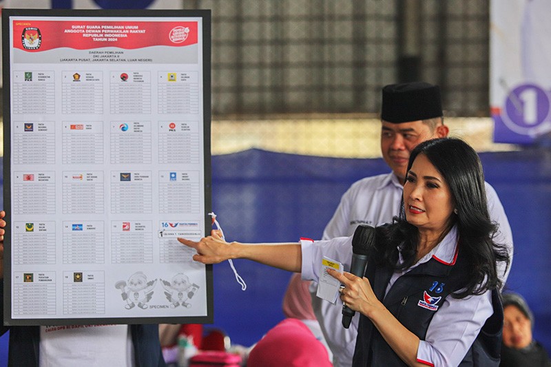 Liliana Tanoesoedibjo Disambut Hangat Warga Pondok Pinang saat Datang ke Bazar Partai Perindo - Bagian 7