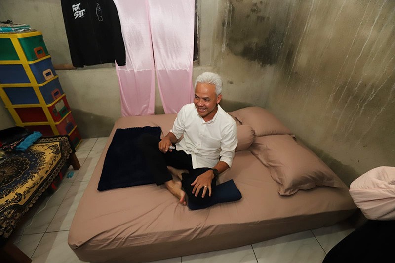 Potret Ganjar Pranowo Menginap di Rumah Guru Honorer - Bagian 1