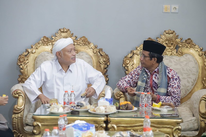 Mahfud MD Silaturahmi ke Ponpes Tertua di Madura - Bagian 1