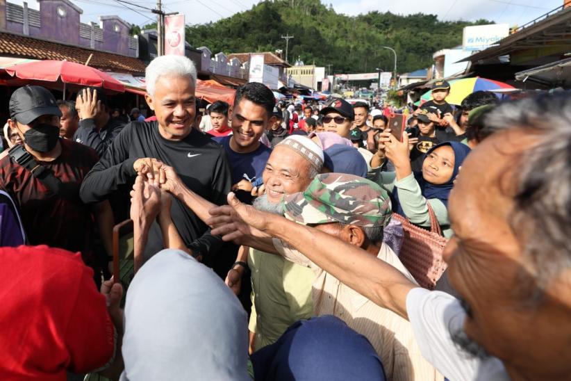 Ganjar Manfaatkan Udara Segar Pegunungan di Banjarnegara dengan Olahraga Pagi - Bagian 4