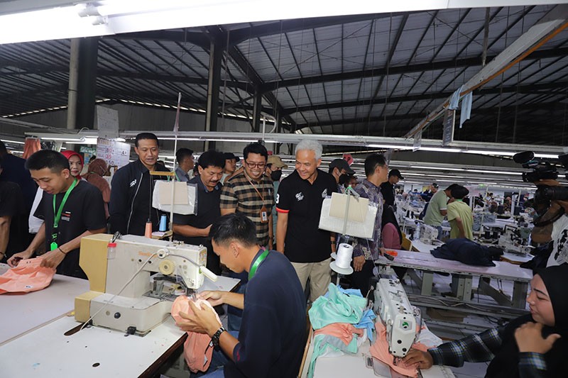 Blusukan ke Pabrik Garmen, Ganjar Pranowo Temui Buruh - Bagian 2