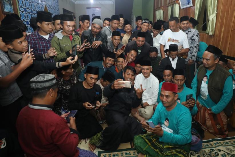Ganjar Pranowo Sowan dan Bermalam di Ndalem Gus Abu Khoir Klawen Batang - Bagian 3
