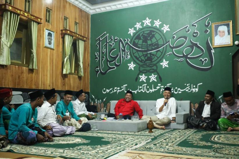 Ganjar Pranowo Sowan dan Bermalam di Ndalem Gus Abu Khoir Klawen Batang - Bagian 1