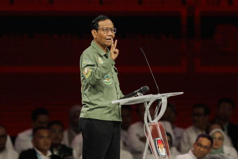 Ekspresi Gibran Kena Skak Mahfud: Ngarang Gak Karuan - Bagian 3