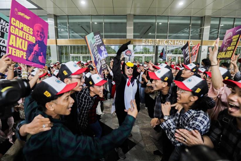 Suasana JCC Senayan Jelang Debat Cawapres, Pendukung Berdatangan - Bagian 2