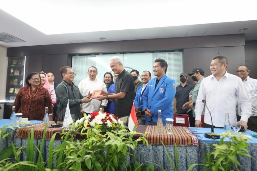 Ganjar Pranowo Ditemani HT Dialog dengan Pengurus PGI - Bagian 2