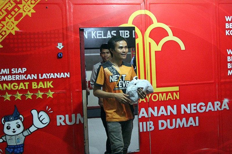 Senyum Terdakwa Pembakar 360 Hektare Lahan di Dumai Divonis Bebas - Bagian 1