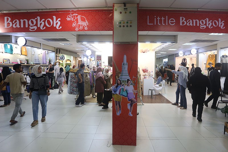 Ramainya Pusat Fashion Impor Little Bangkok di Tanah Abang - Bagian 4