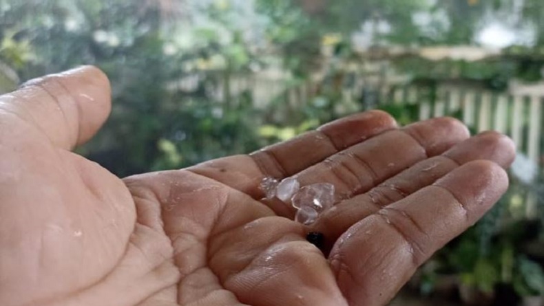 Hujan Es Guyur Sejumlah Kawasan di Malang, Warga Sempat Panik