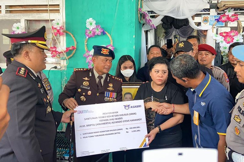 Penyerahan SRKK Anggota Satgas Operasi Damai Cartenz 2024 - Bagian 3