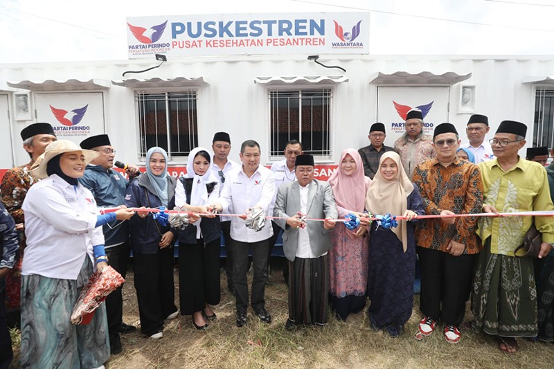 Peduli Kesehatan Santri, Ketum Partai Perindo Hary Tanoe Resmikan Puskestren - Bagian 3