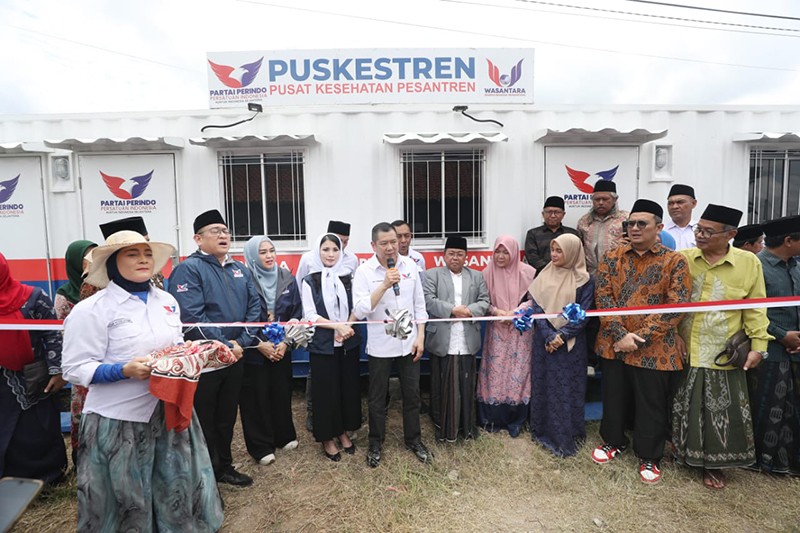 Peduli Kesehatan Santri, Ketum Partai Perindo Hary Tanoe Resmikan Puskestren - Bagian 1