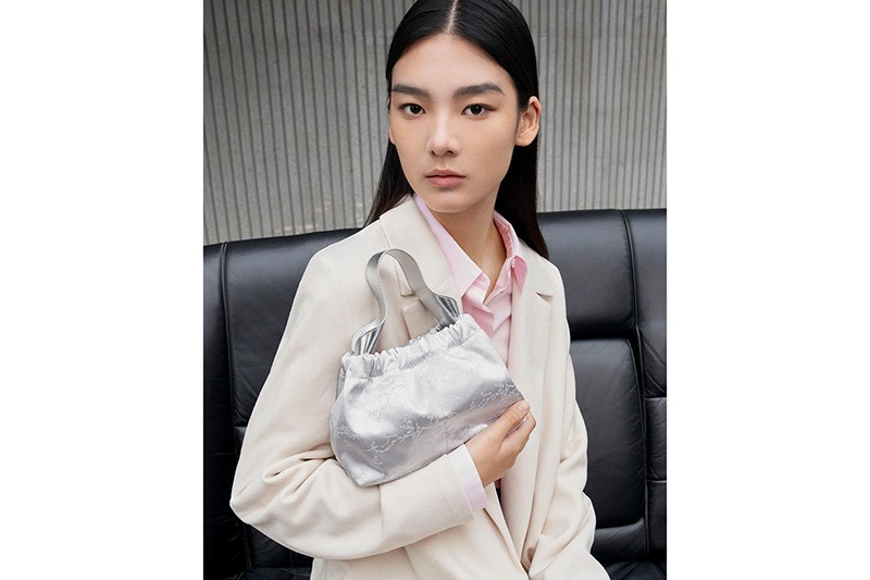 Koleksi Lunar New Year 2024, Charles & Keith Tampilkan Sentuhan Brocade Modern - Bagian 5