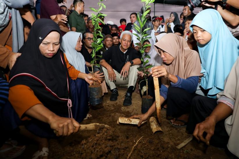 Ganjar Sat Set Sambangi Petani Pembibitan di Purworejo, Langsung Disambut Ribuan Warga - Bagian 1