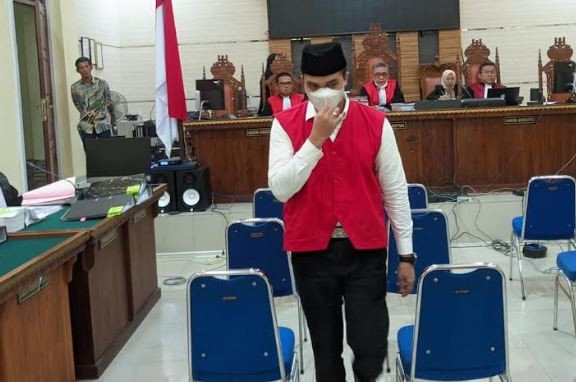 Dituntut Hukuman Mati, Mantan Kasat Narkoba Lampung Selatan Hanya Bisa Terdiam