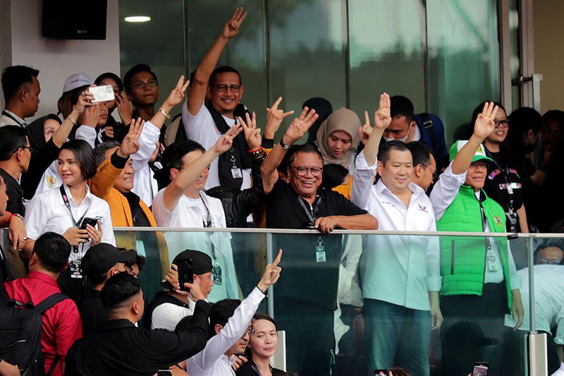 Momen HT bersama Ketum Parpol Pendukung Ganjar-Mahfud Salam 3 Jari - Bagian 3