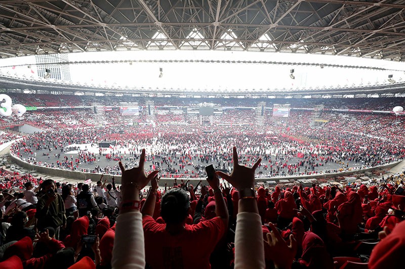 Foto-Foto Konser Salam Metal Ganjar-Mahfud di Stadion GBK - Bagian 5