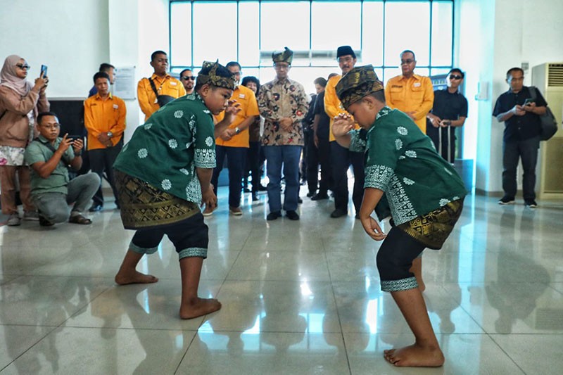 Mahfud Disematkan Tanjak, Diterima sebagai Keluarga Besar Masyarakat Adat Melayu di Kepri - Bagian 4