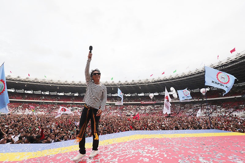Slank dan Kotak Bakar Semangat Ratusan Ribu Pendukung Ganjar-Mahfud - Bagian 1
