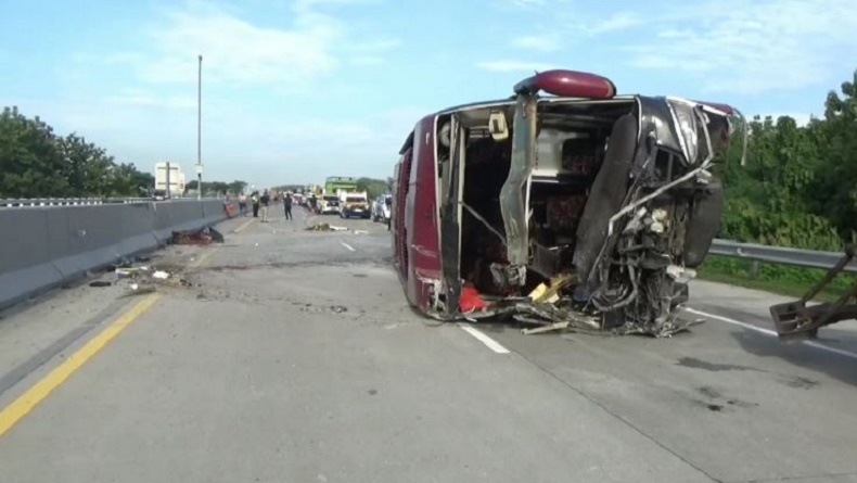 Kecelakaan Hari Ini di Tol Ngawi-Solo, Bus Rombongan Satgas Hanura Terguling 2 Tewas