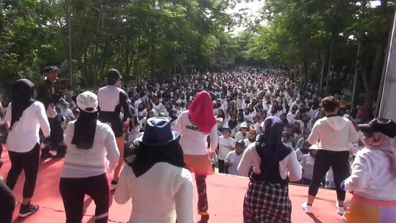 Ikut Senam Sehat Simponi Caleg Perindo di Subang, Warga: Kami Doakan Aa Oni Jadi Anggota DPR RI 