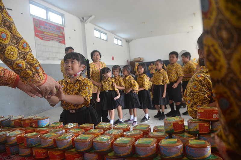 Tradisi Bagi-Bagi Kue Keranjang Sambut Imlek di Sekolah Kuncup Melati Semarang - Bagian 2