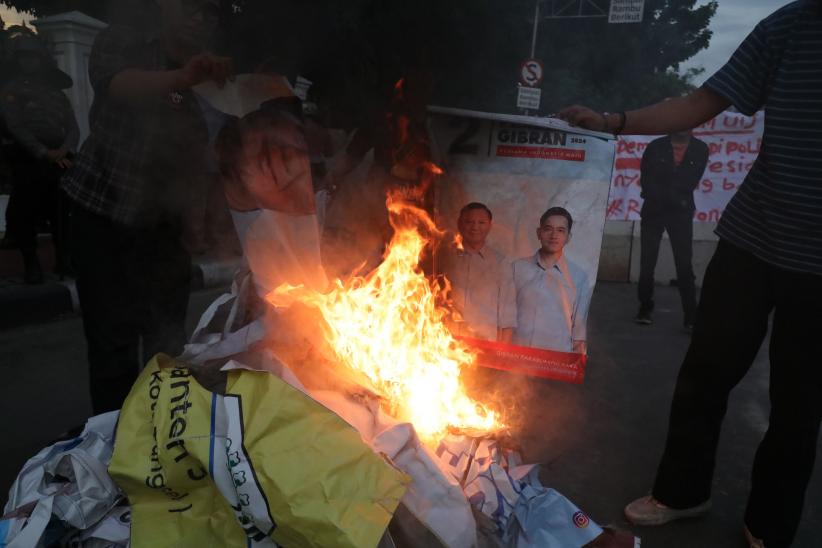 Mahasiswa Bergerak Tuntut Pemakzulan Presiden Jokowi - Bagian 1