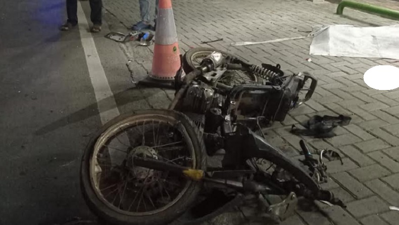 Motor Dihantam Truk Boks di Garut, 2 Orang Tewas Terpental