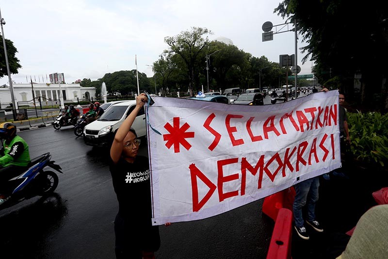 Aksi Kamisan ke-805, Aktivis HAM Berikan Kartu Merah untuk Pemerintah - Bagian 5