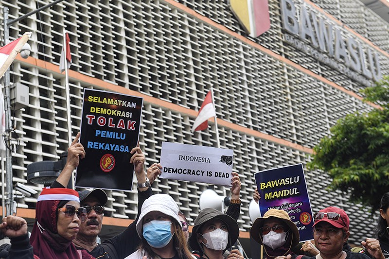 Aksi Desak Bawaslu Awasi Penghitungan Suara Pemilu 2024 - Bagian 2