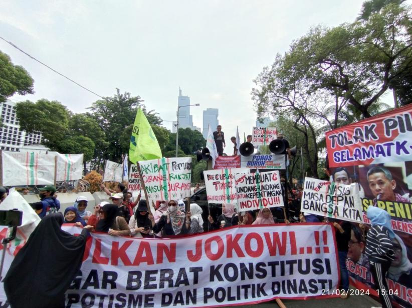 Tolak Pemilu 2024 Curang, Massa Unjuk Rasa di KPU - Bagian 3