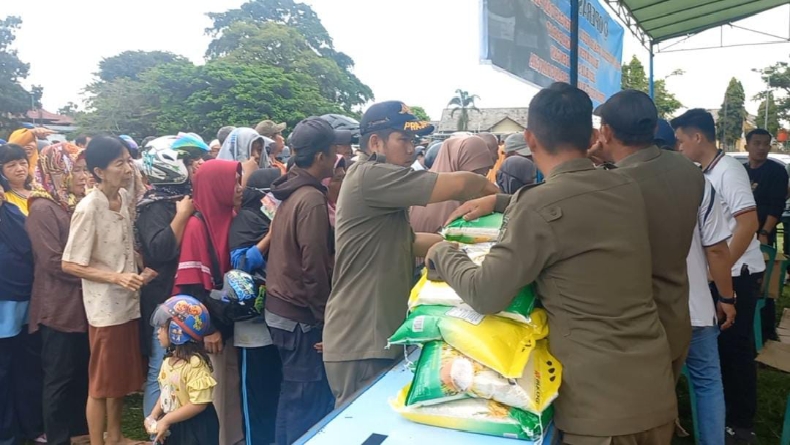 Ratusan Warga Serbu Operasi Pasar di Bangka Barat, Beras Rp53.000 per 5 Kilogram