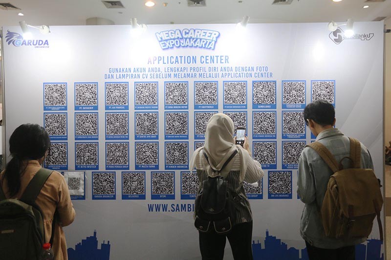 Para Pencari Kerja Serbu Mega Career Expo Jakarta 2024 - Bagian 1