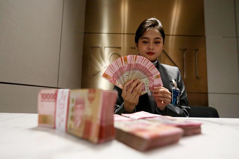 Rupiah Ditutup Melemah, Rp15.644 per Dolar AS Sore Ini  - Bagian 2