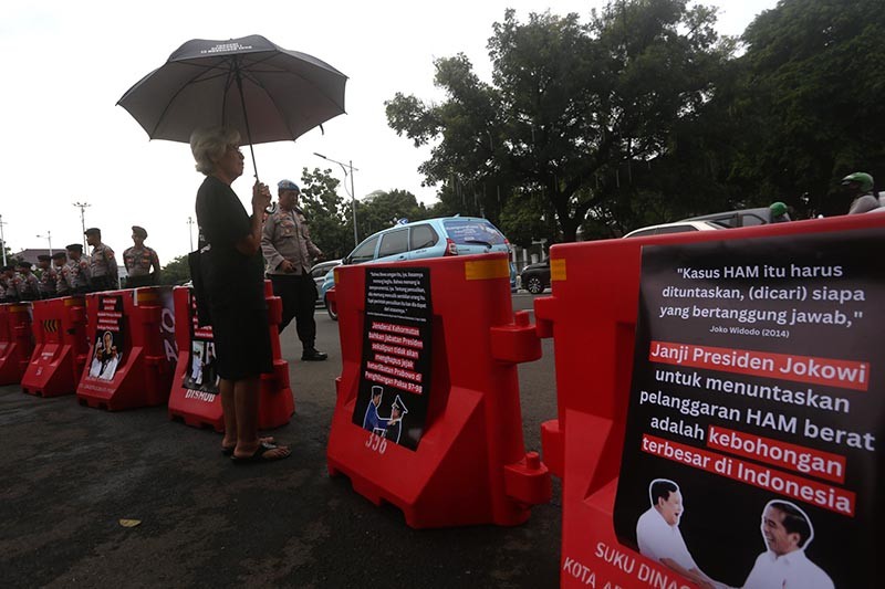 Aksi Kamisan ke-807, Massa Pakai Topeng Jokowi dan Prabowo - Bagian 2