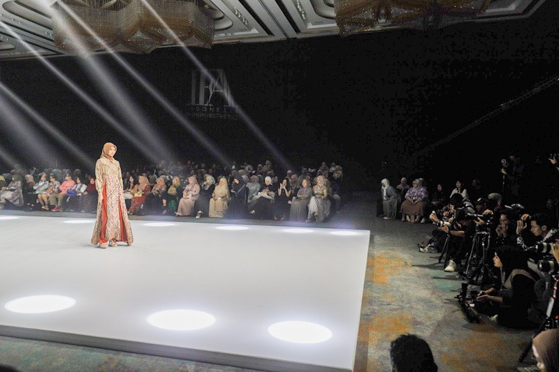 21 Karya Desainer Lokal Tampil di Indonesia Fashion Aesthetic - Bagian 5