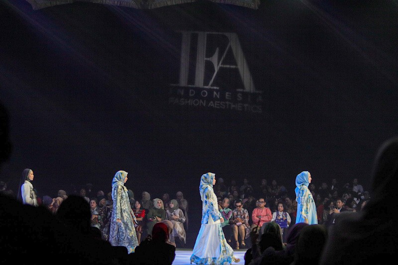 21 Karya Desainer Lokal Tampil di Indonesia Fashion Aesthetic - Bagian 4
