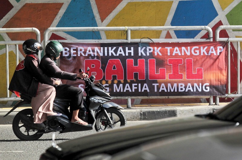 Spanduk Tangkap Mafia Tambang Beredar di Jakarta - Bagian 1