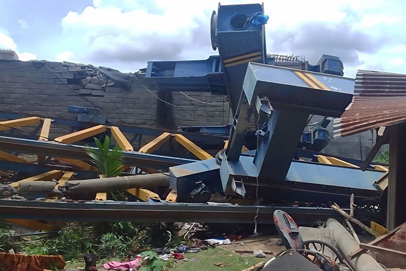 Crane Proyek Flyover Ambruk Timpa Kereta Api di Sumsel, 1 Pekerja Tewas - Bagian 2