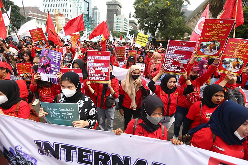 Hari Perempuan Internasional, Para Buruh Dikurung Dalam Jeruji Besi - Bagian 4