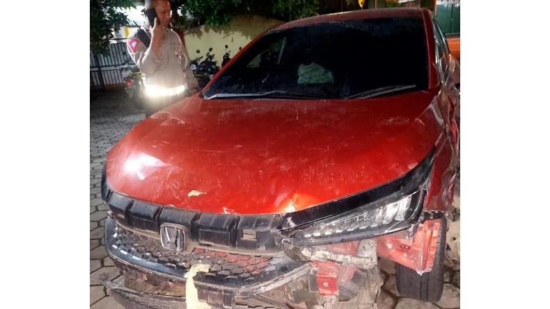 Pengemudi Mobil Sedan di Bantul Kabur usai Tabrak 2 Motor, Nyaris Diamuk Warga