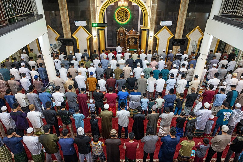 Suasana Salat Tarawih Pertama Ramadan 1445 H - Bagian 1