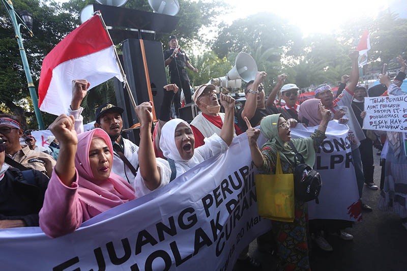 Massa Tuntut KPU Putuskan Hasil Pemilu 2024 dengan Jujur dan Adil - Bagian 4