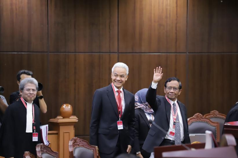 Ganjar-Mahfud Dampingi Tim Hukum Sidang Perdana Sengketa Hasil Pilpres di MK - Bagian 1