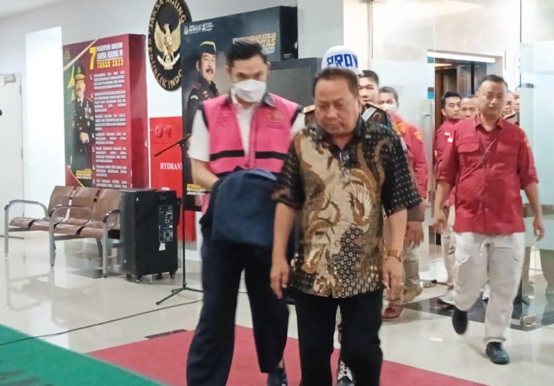 Tampang Harvey Moeis, Suami Sandra Dewi Pakai Baju Tahanan Kejagung - Bagian 1
